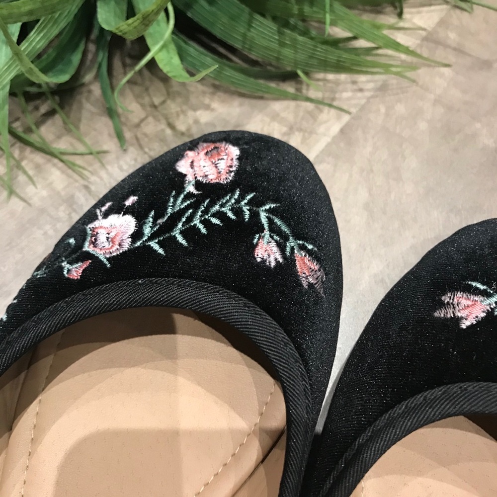 VELVET Floral embroidered ballet flats - like NEW - Picture 4 of 8
